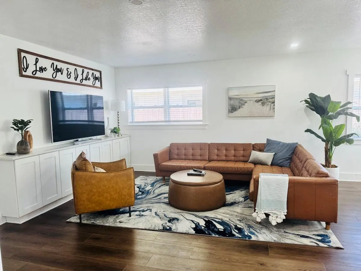 4211 S DREXEL AVE