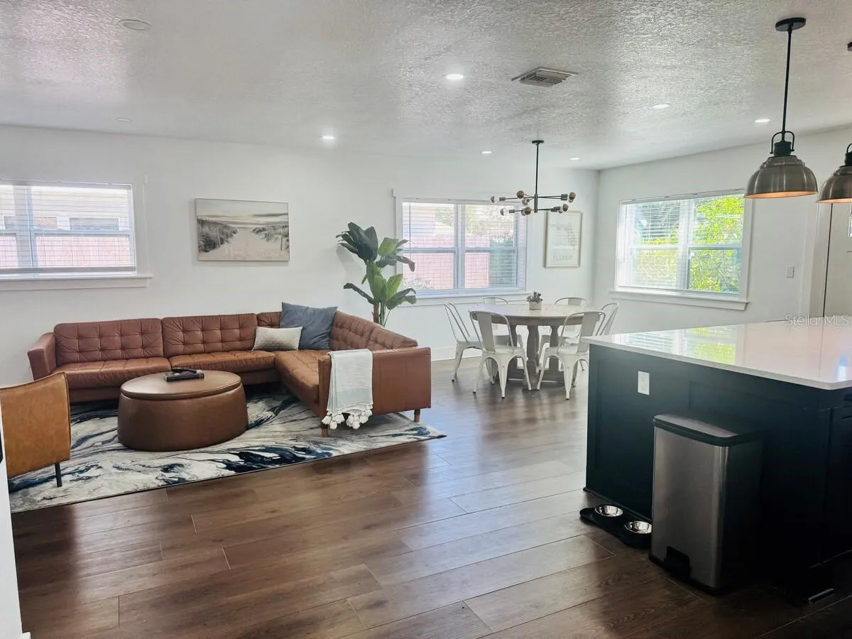 4211 S DREXEL AVE