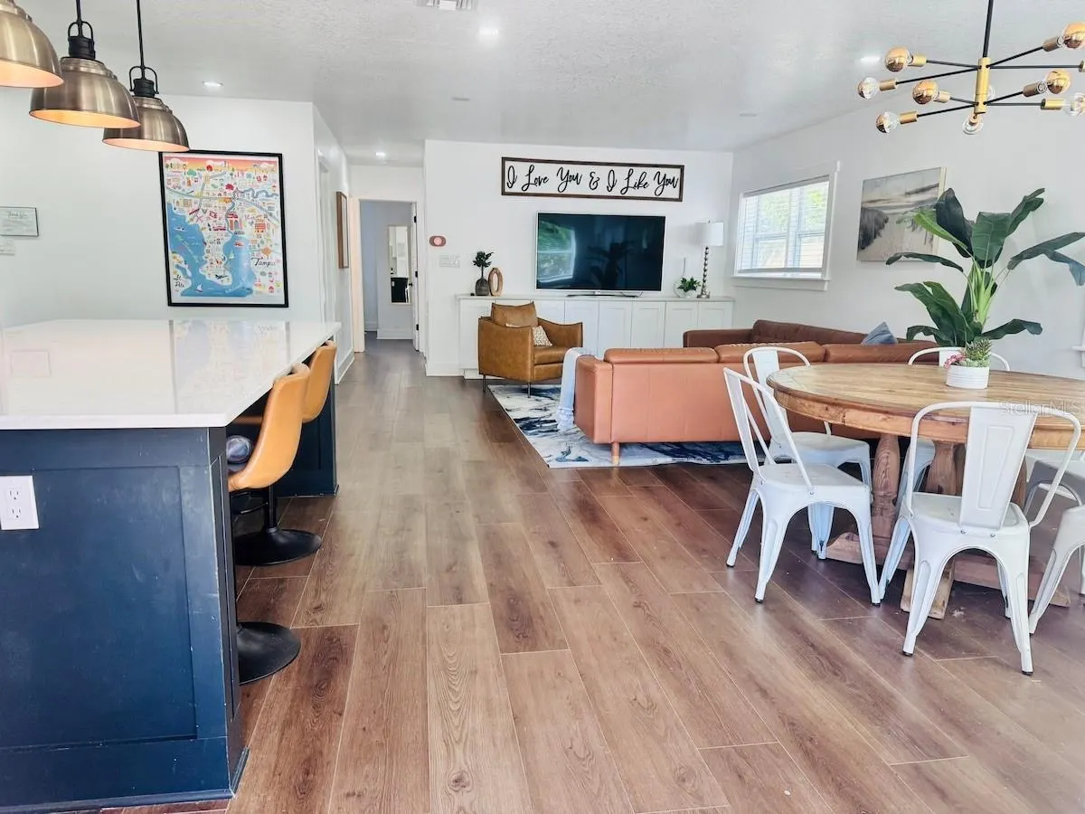 4211 S DREXEL AVE