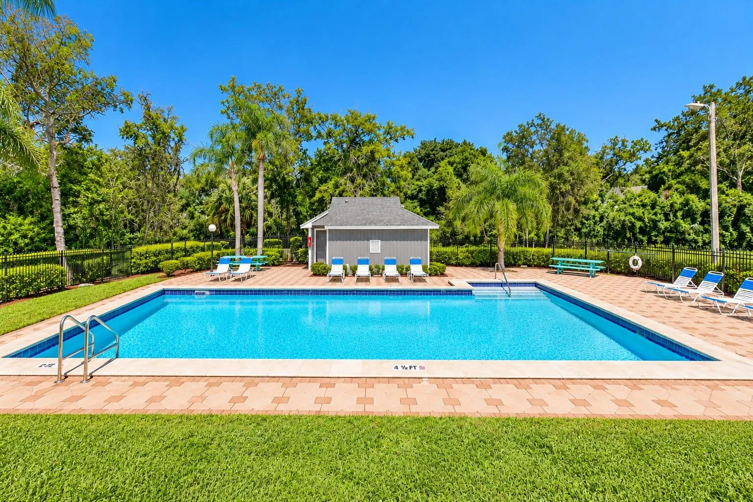 3277 HIBISCUS DR