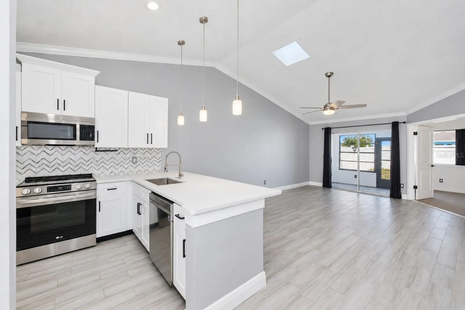 3277 HIBISCUS DR