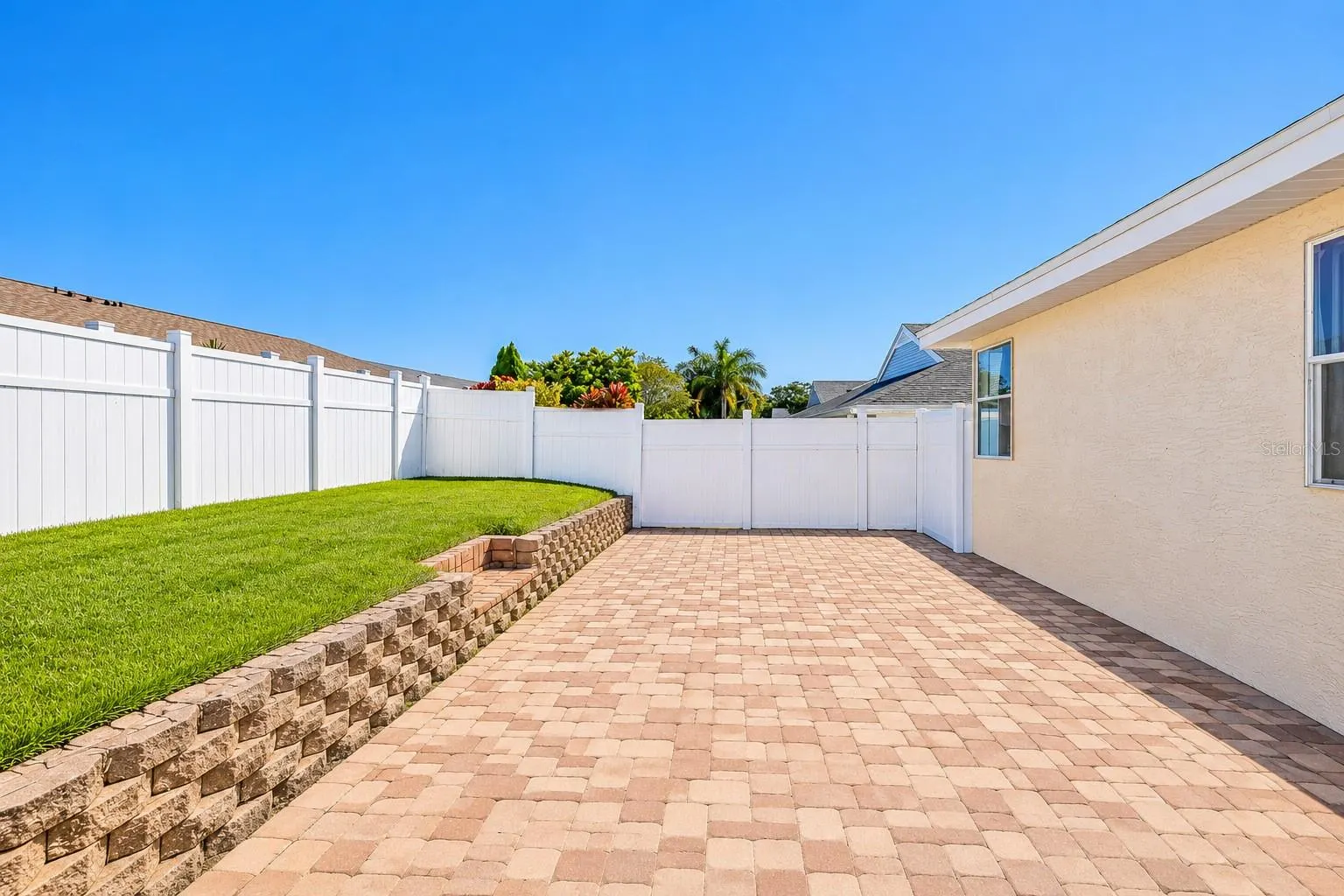 3277 HIBISCUS DR