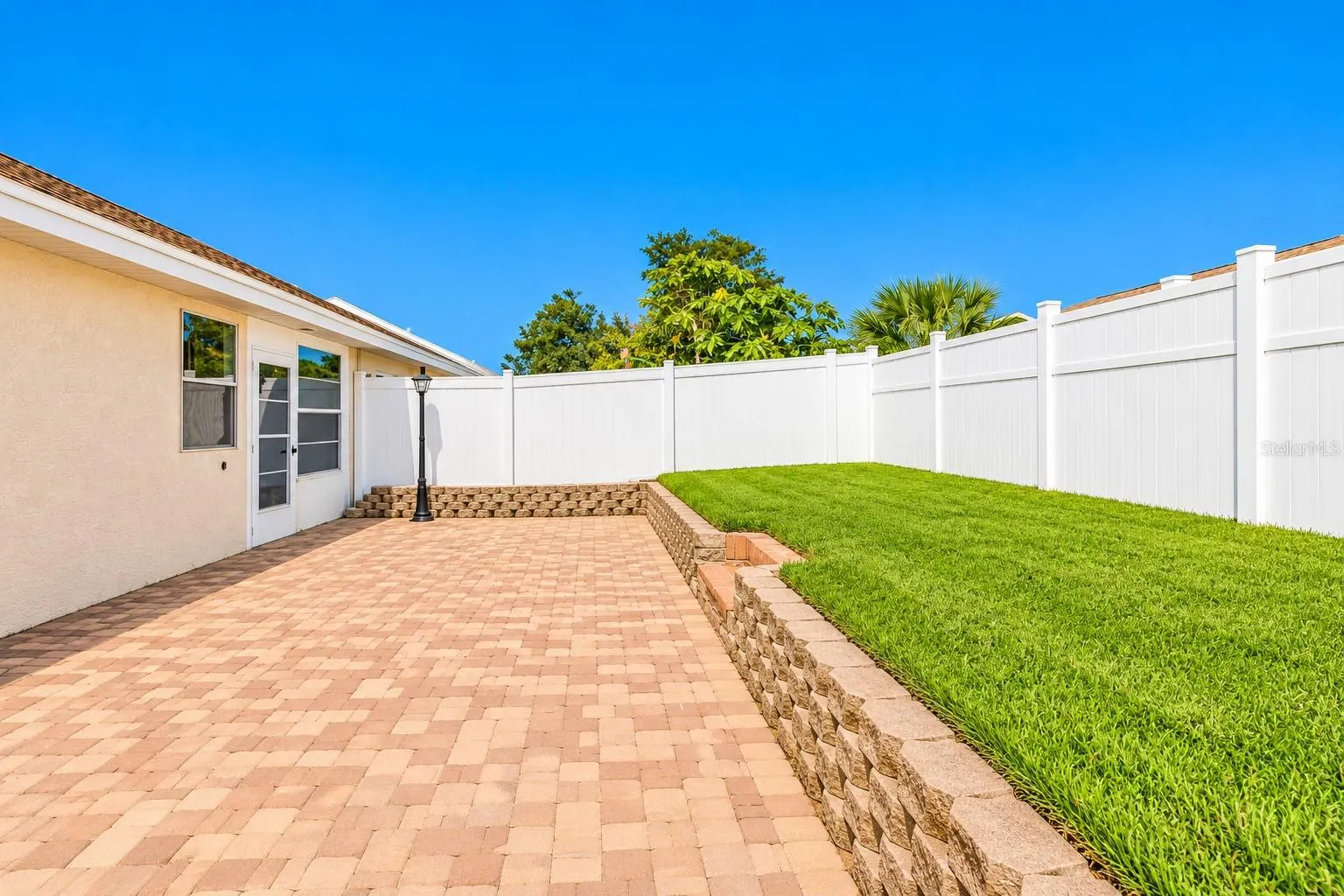 3277 HIBISCUS DR