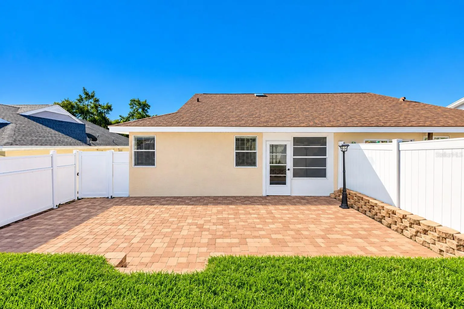 3277 HIBISCUS DR