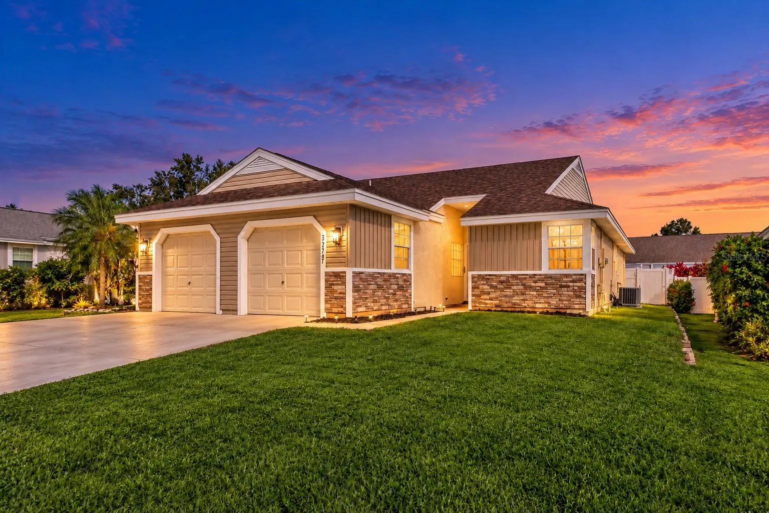 3277 HIBISCUS DR