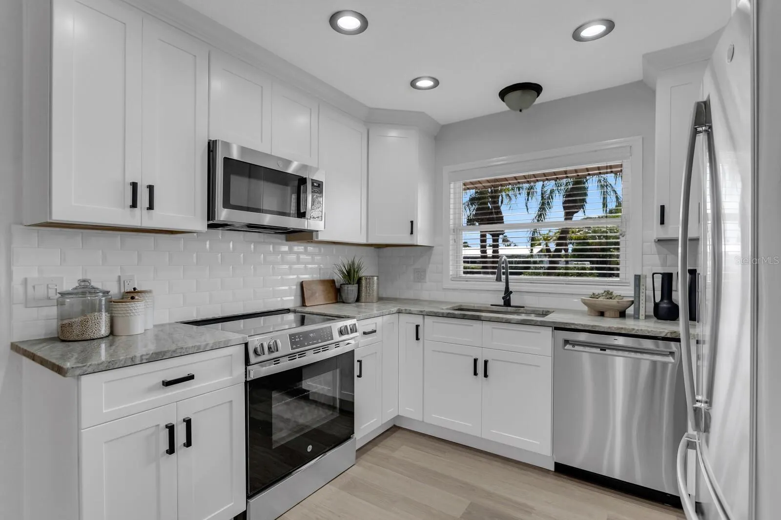 3935 W EDEN ROC CIR