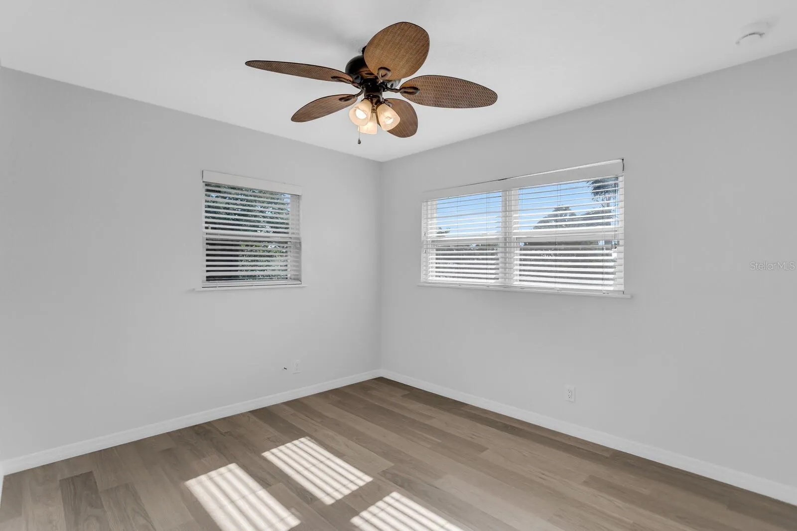 3935 W EDEN ROC CIR