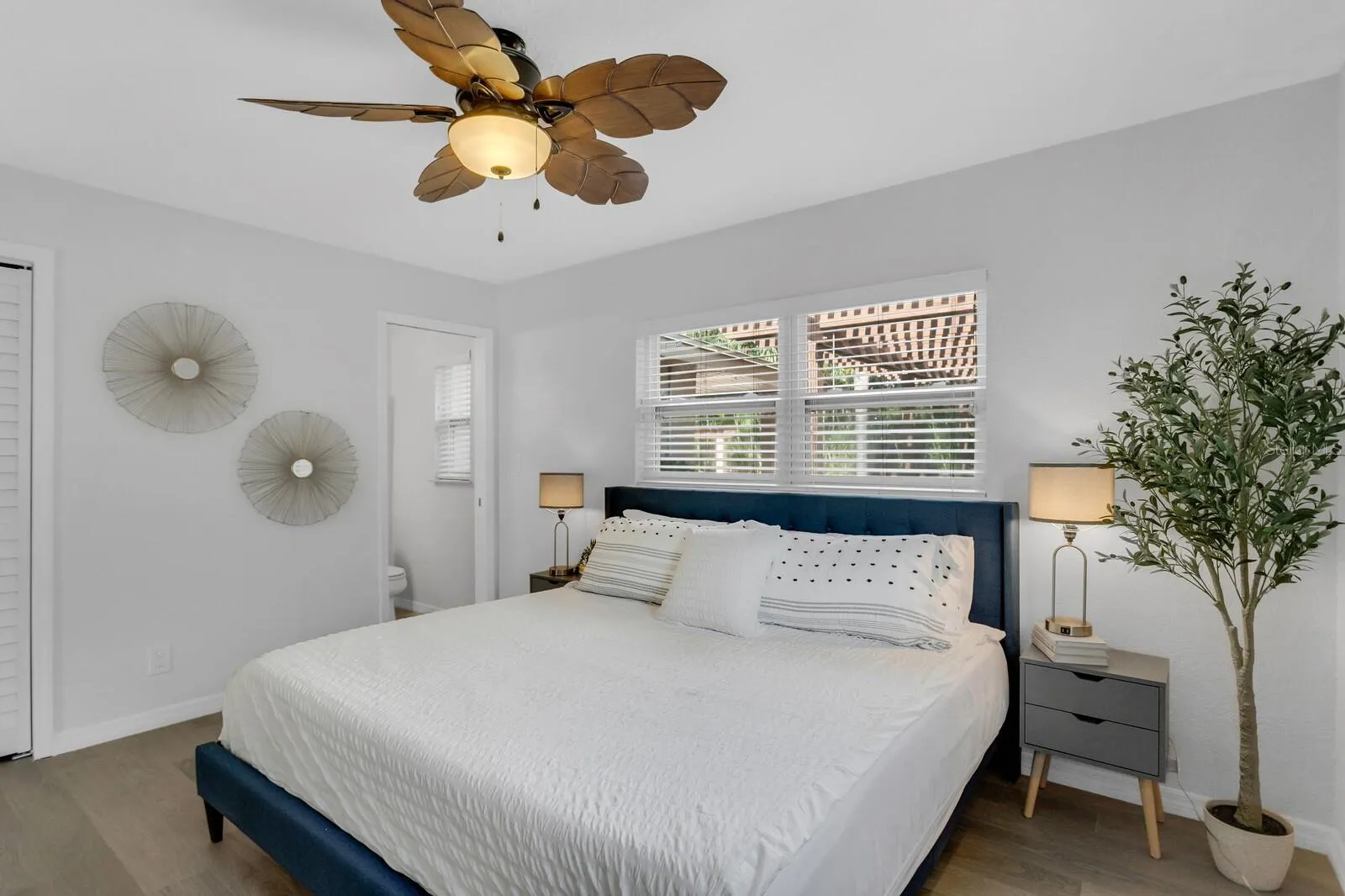 3935 W EDEN ROC CIR