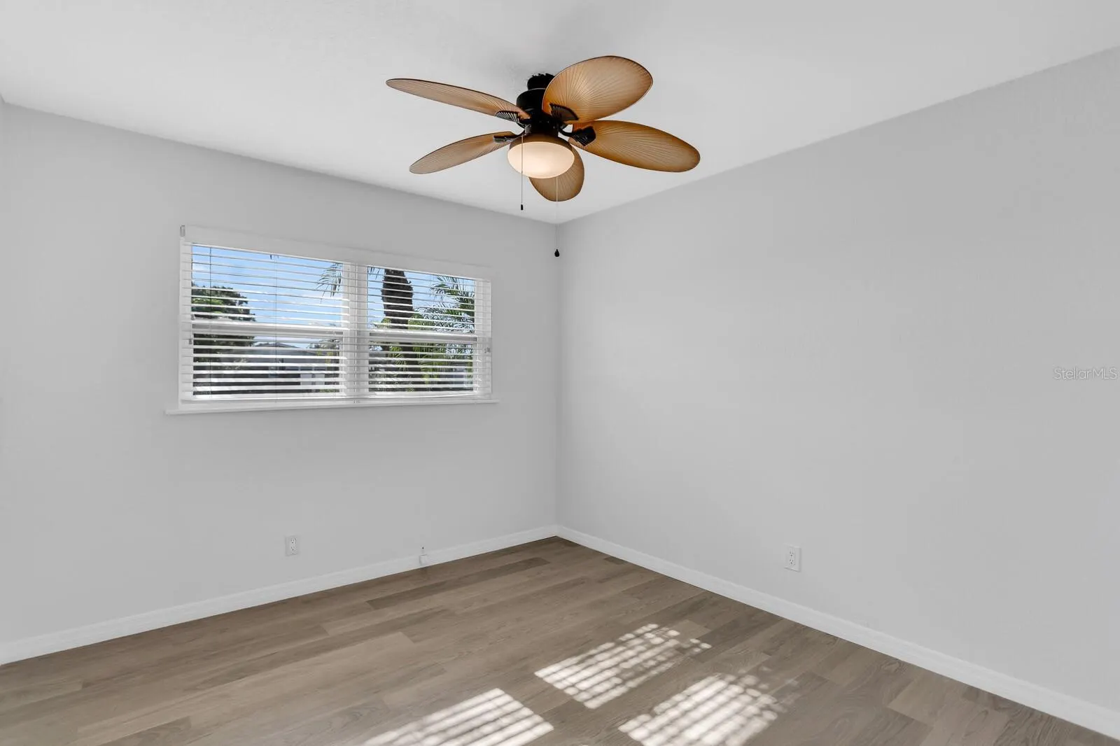 3935 W EDEN ROC CIR