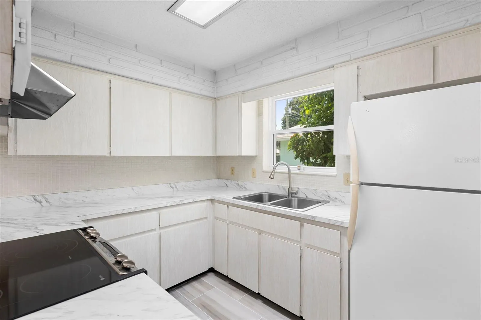 1305 SUNLAND RD