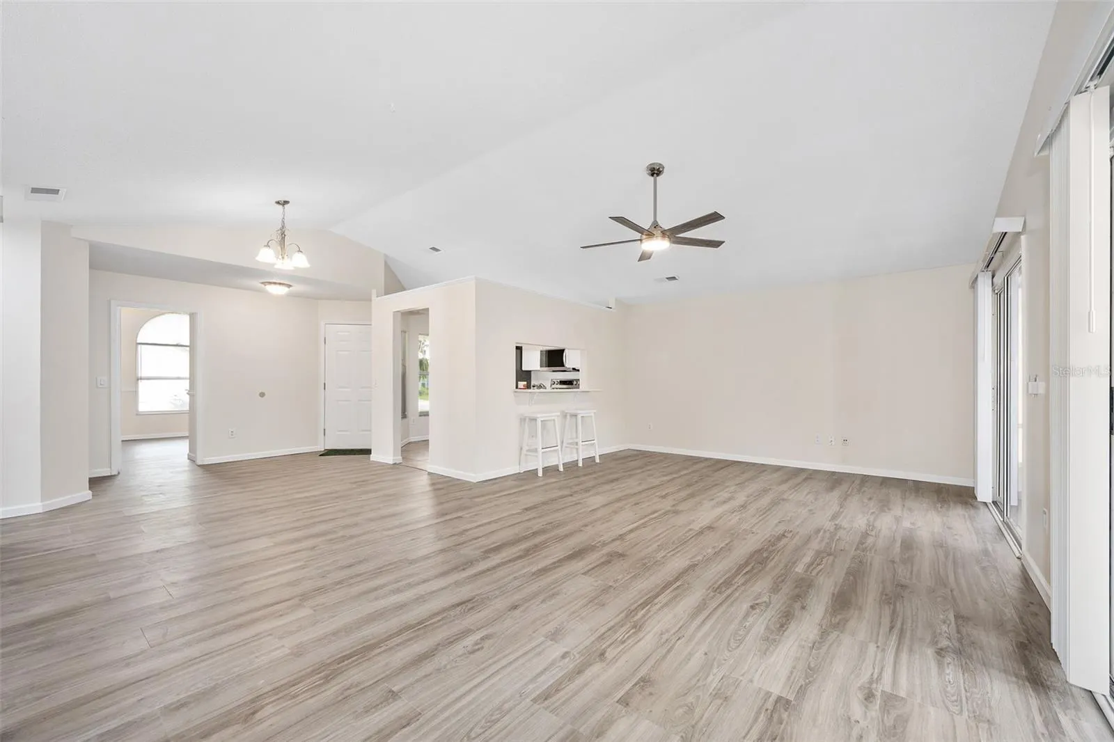 5889 WOODPOINT TER