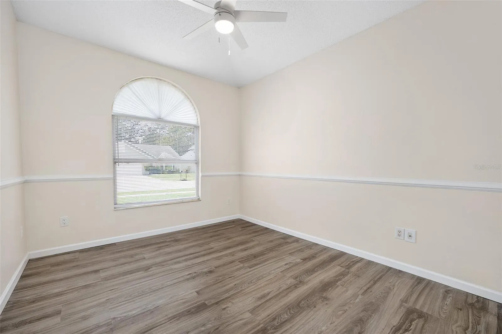 5889 WOODPOINT TER