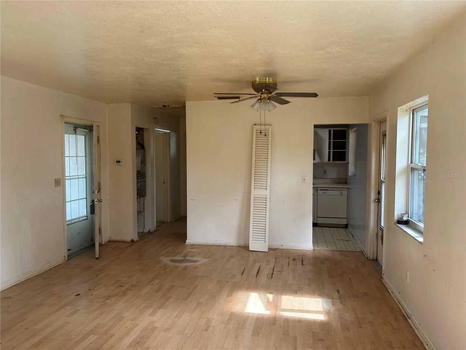 1109 W PAGE DR