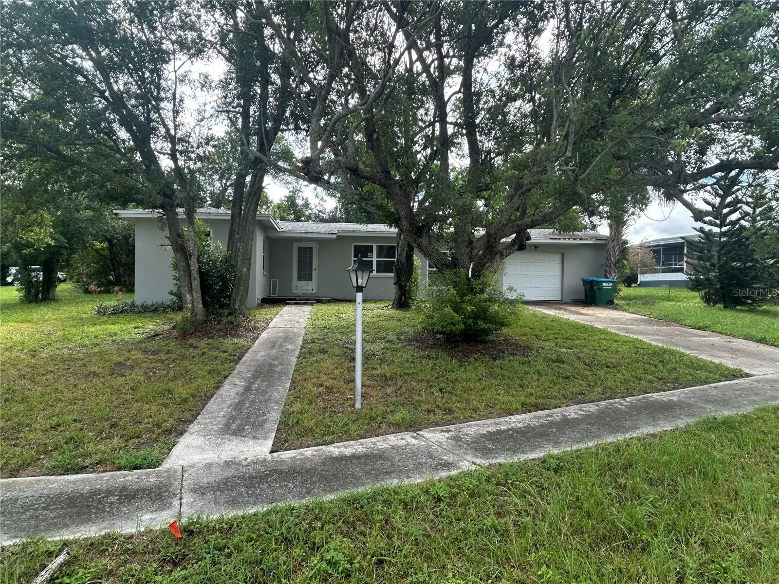 1109 W PAGE DR