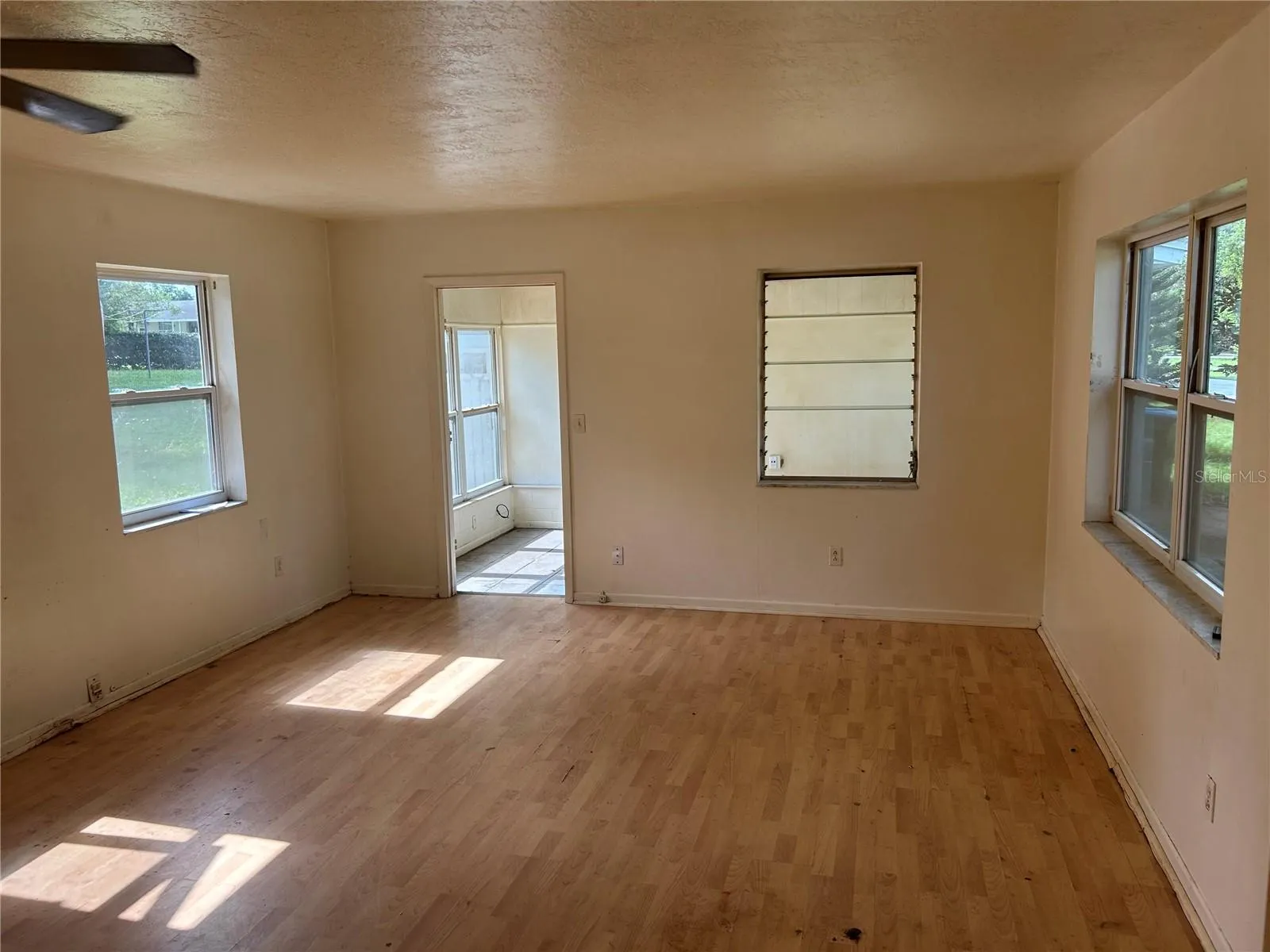 1109 W PAGE DR