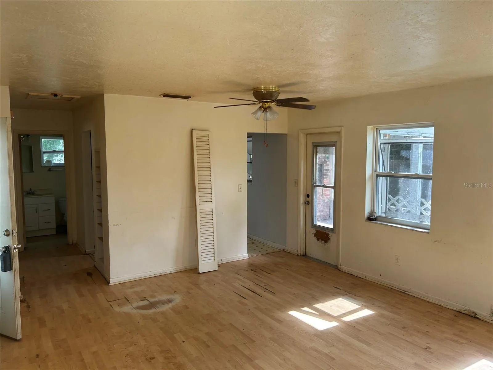 1109 W PAGE DR