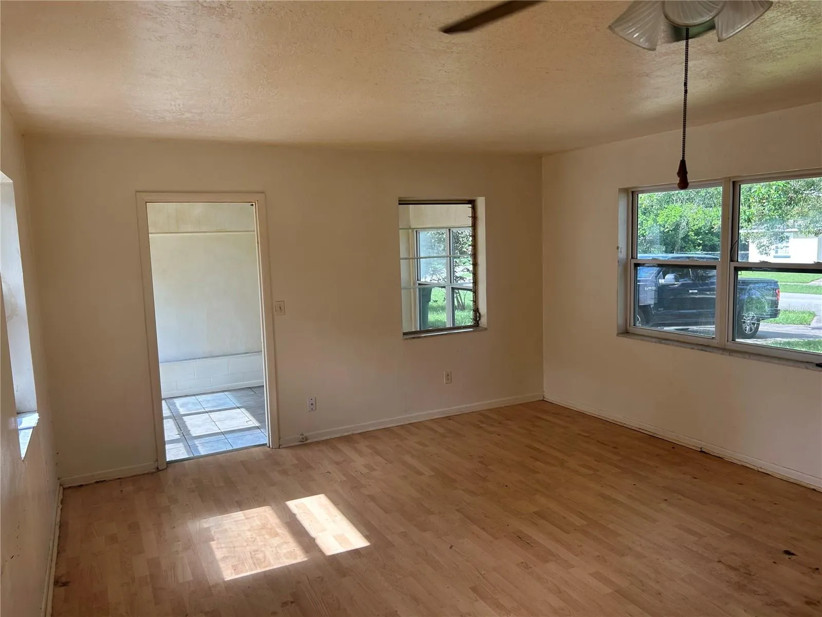 1109 W PAGE DR