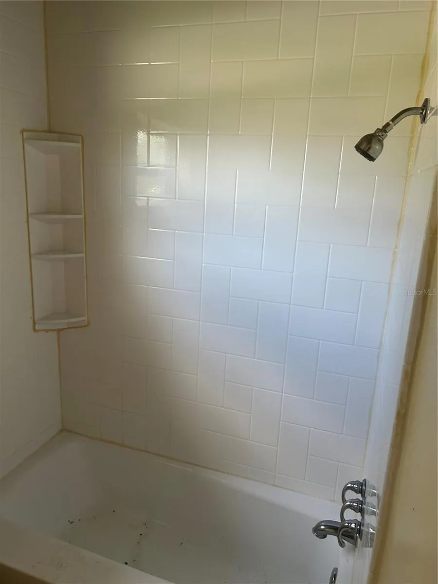 1109 W PAGE DR
