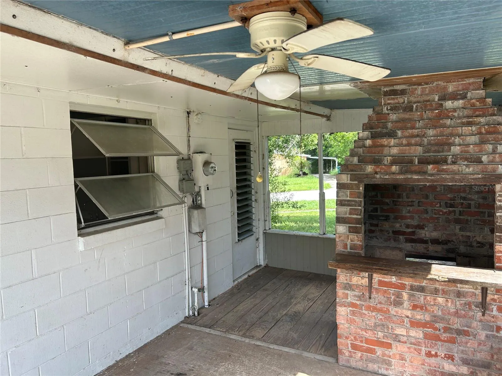 1109 W PAGE DR