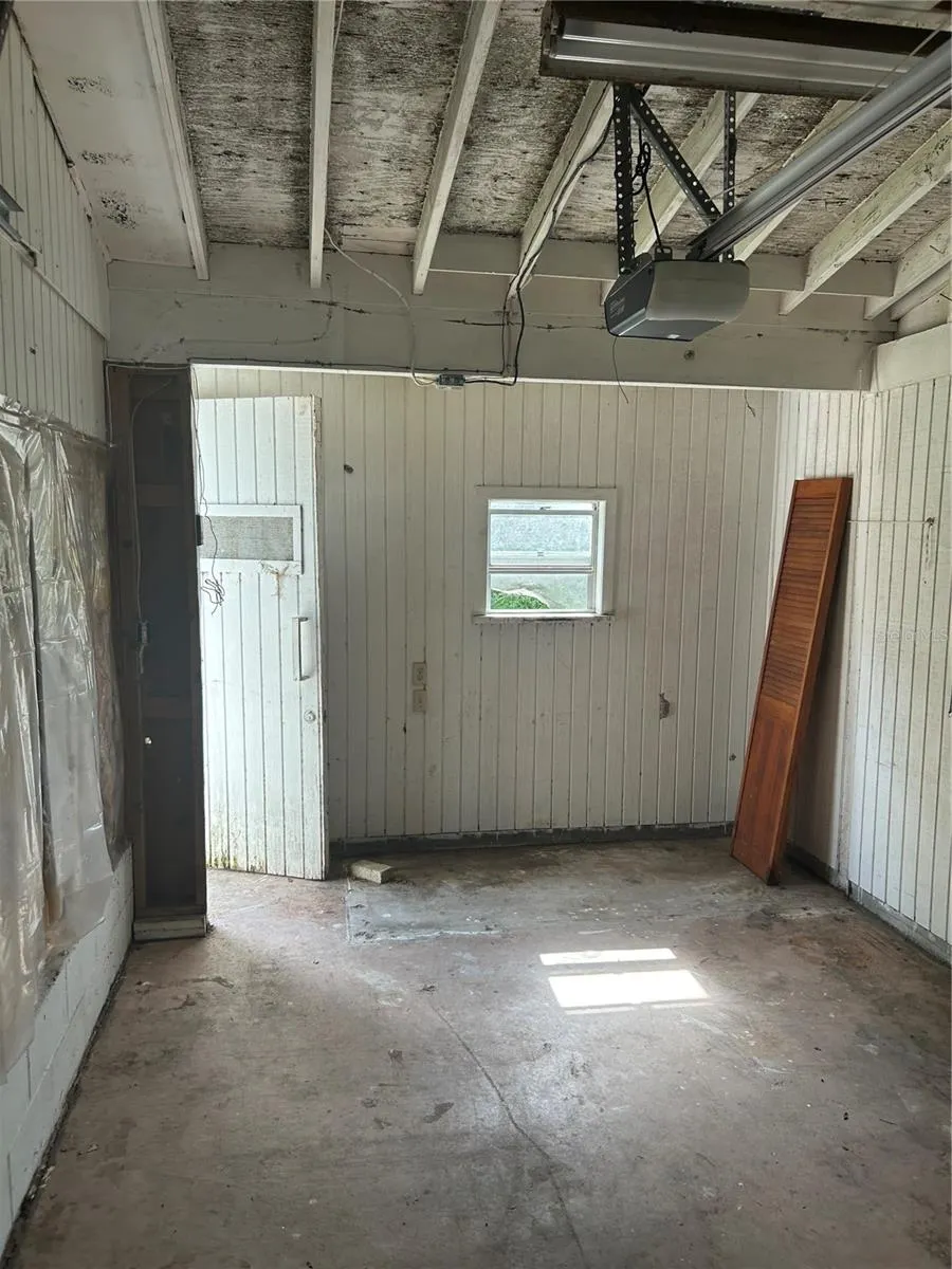 1109 W PAGE DR