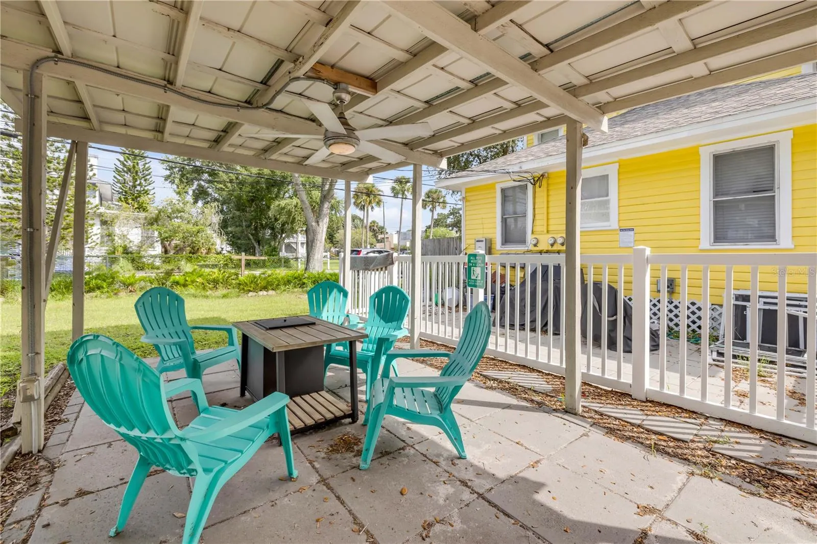 200 LIVE OAK ST