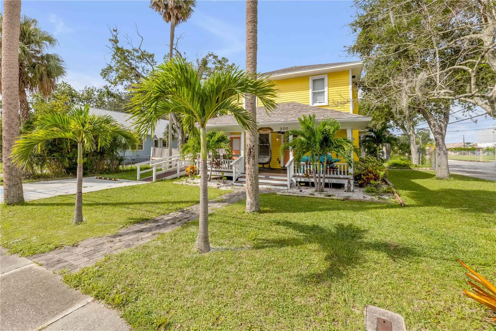 200 LIVE OAK ST