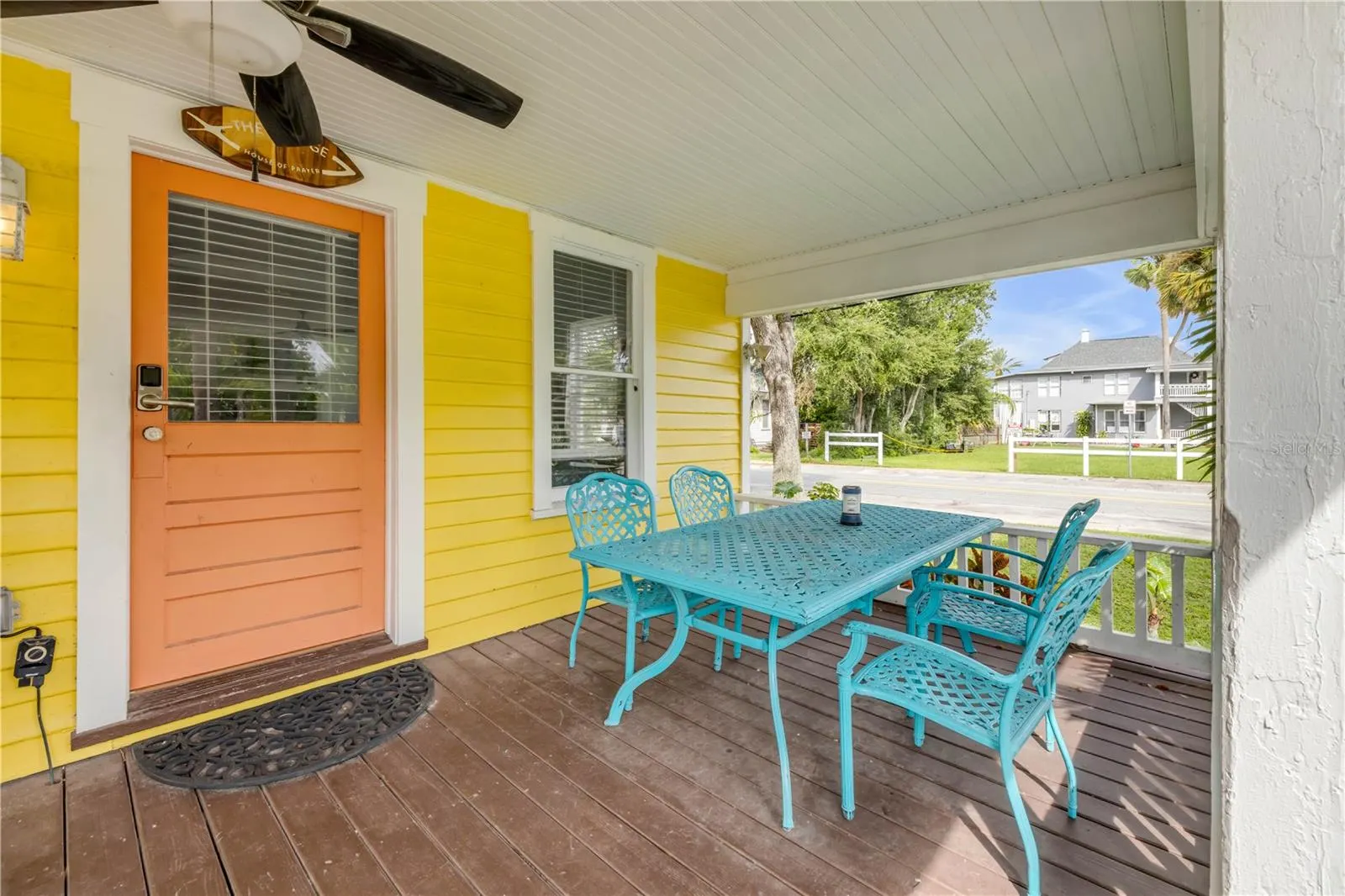 200 LIVE OAK ST