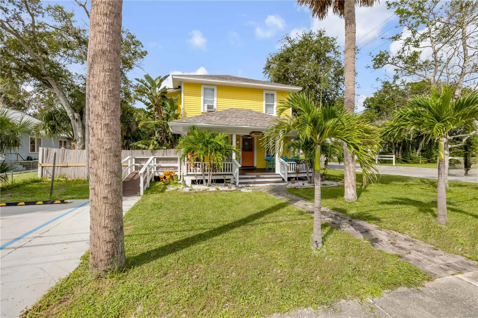 200 LIVE OAK ST