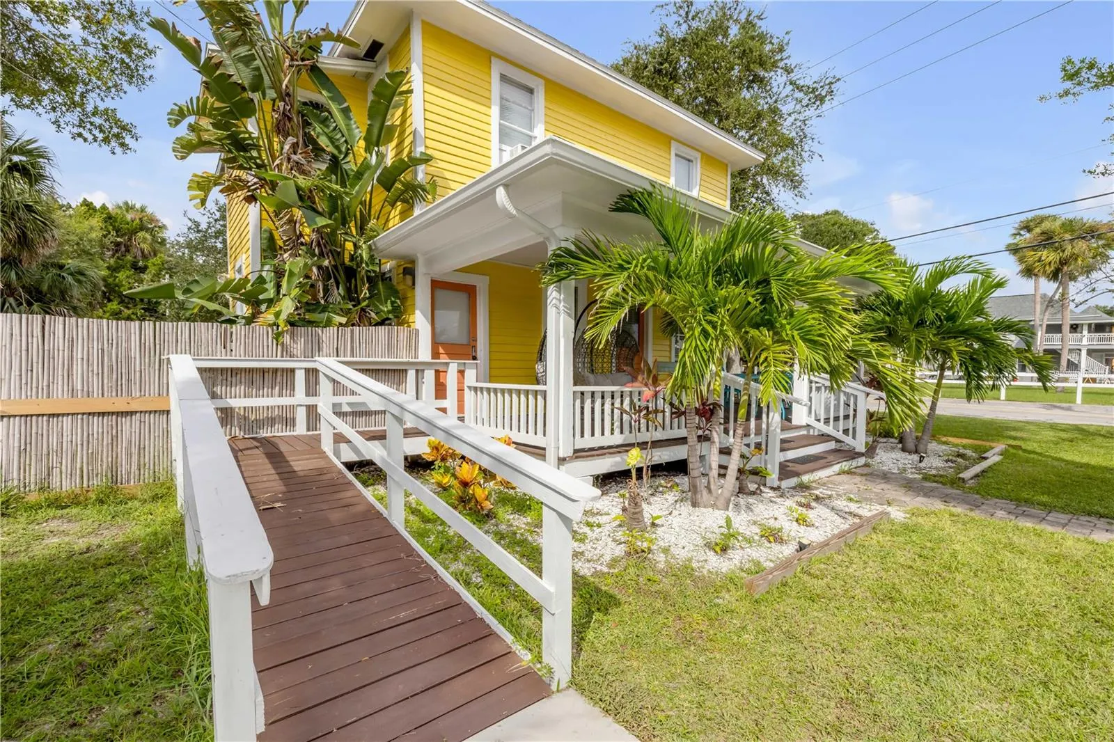 200 LIVE OAK ST