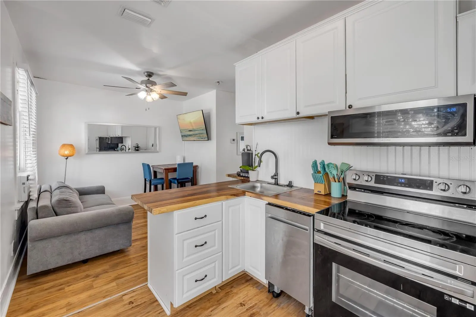 200 LIVE OAK ST