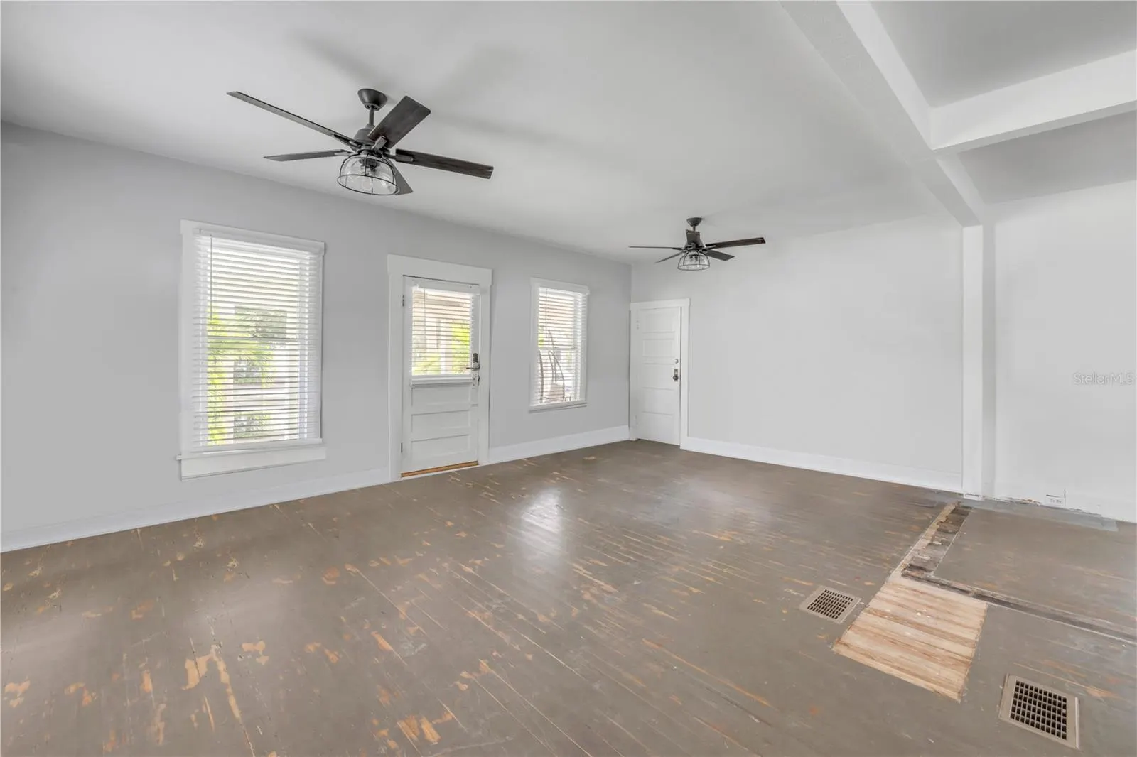 200 LIVE OAK ST