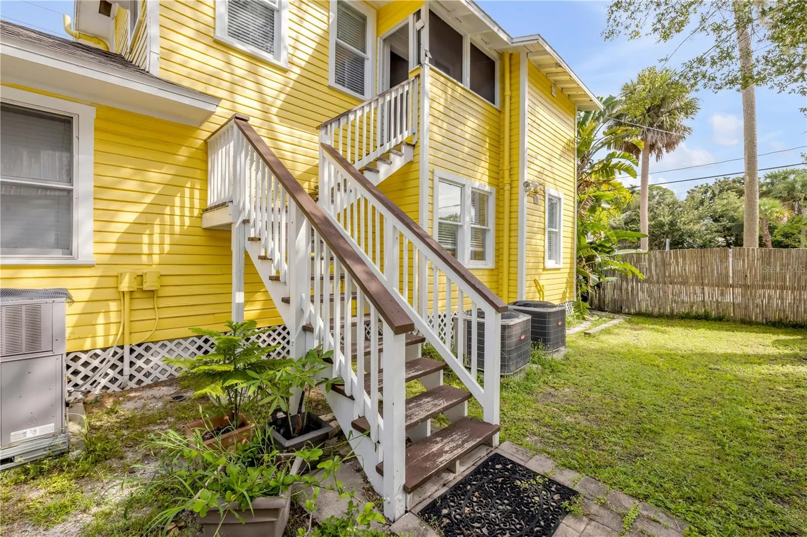 200 LIVE OAK ST