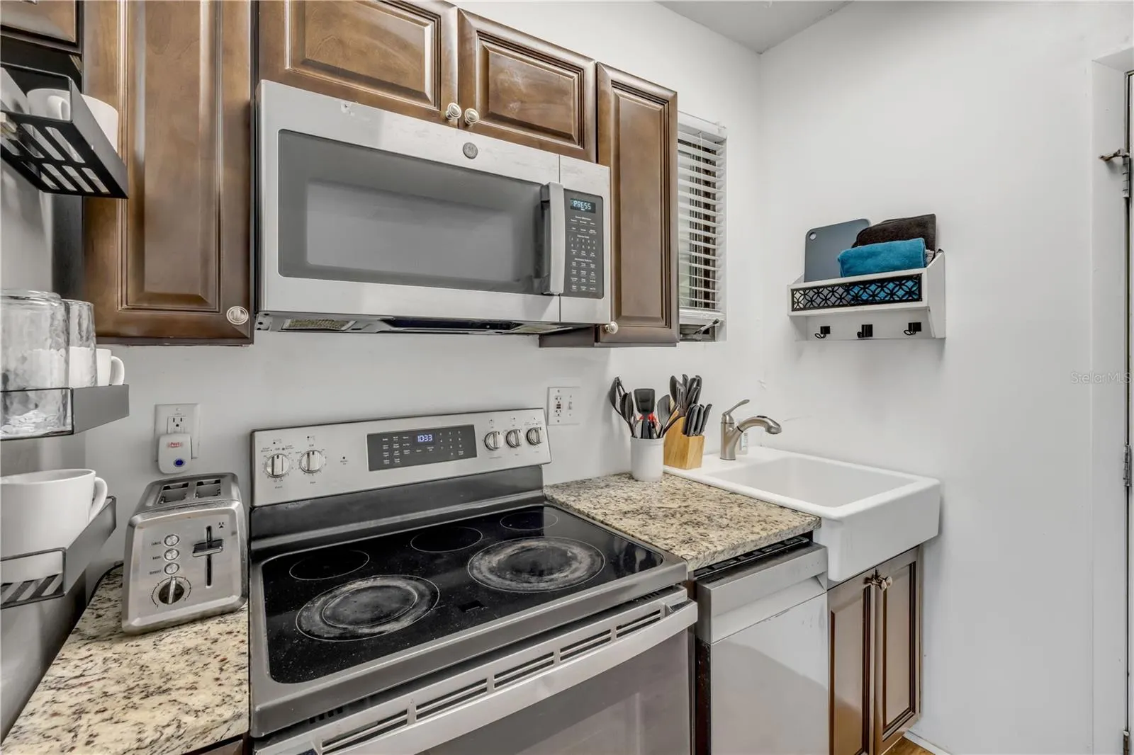 200 LIVE OAK ST
