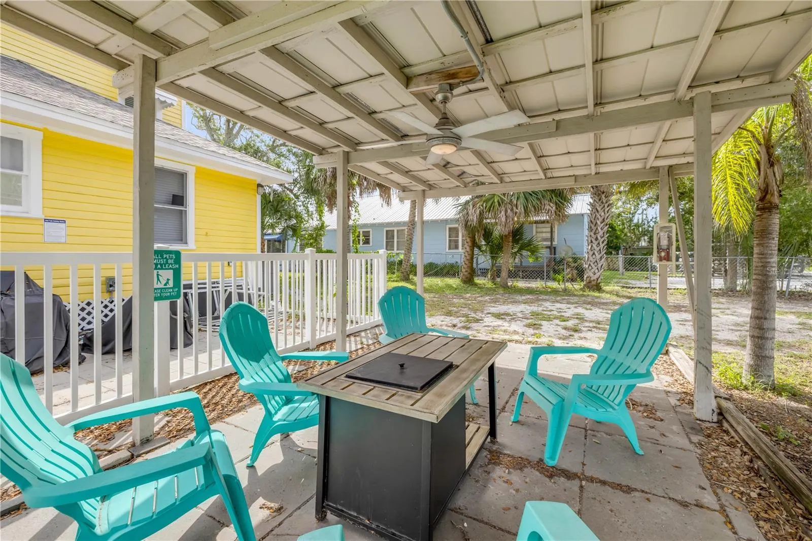 200 LIVE OAK ST