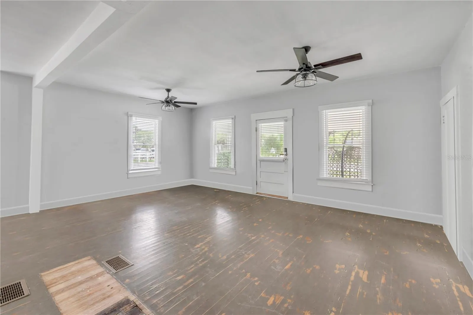 200 LIVE OAK ST