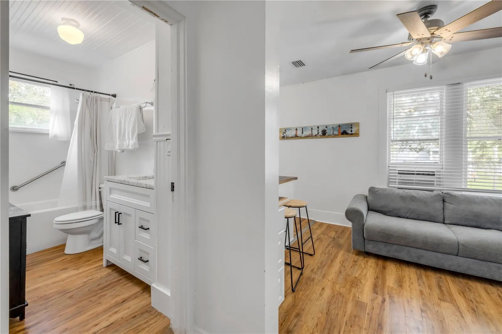 200 LIVE OAK ST