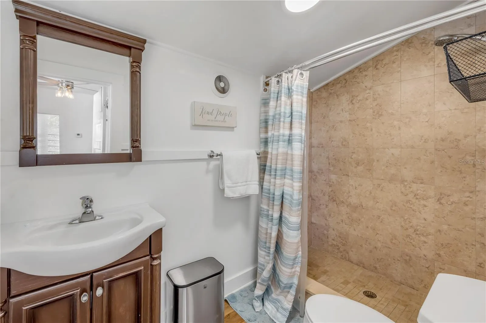 200 LIVE OAK ST