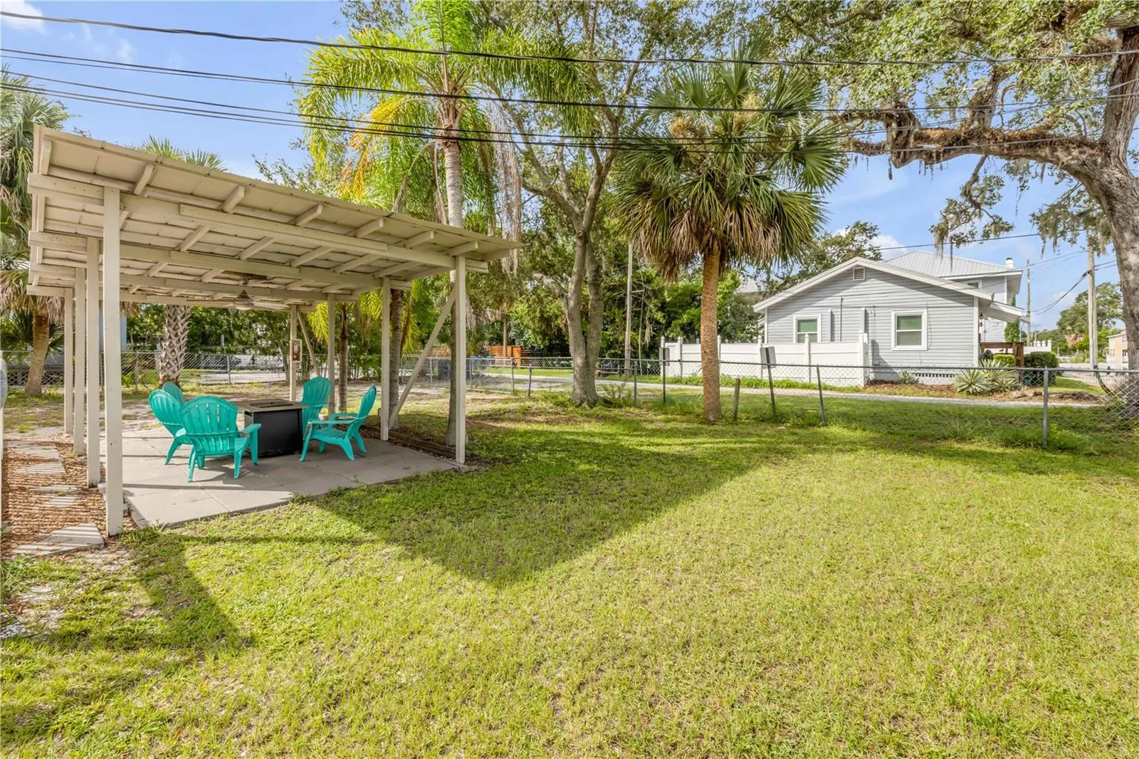 200 LIVE OAK ST