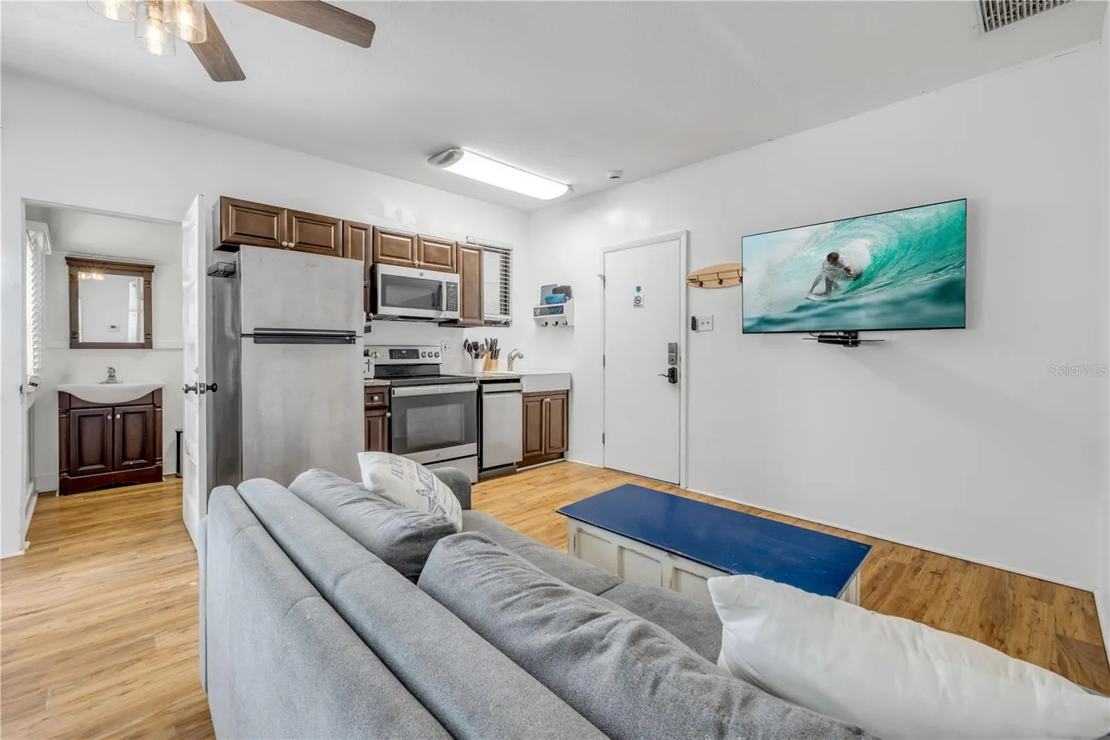 200 LIVE OAK ST