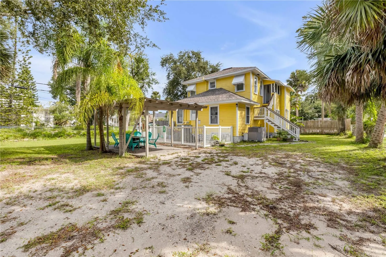 200 LIVE OAK ST