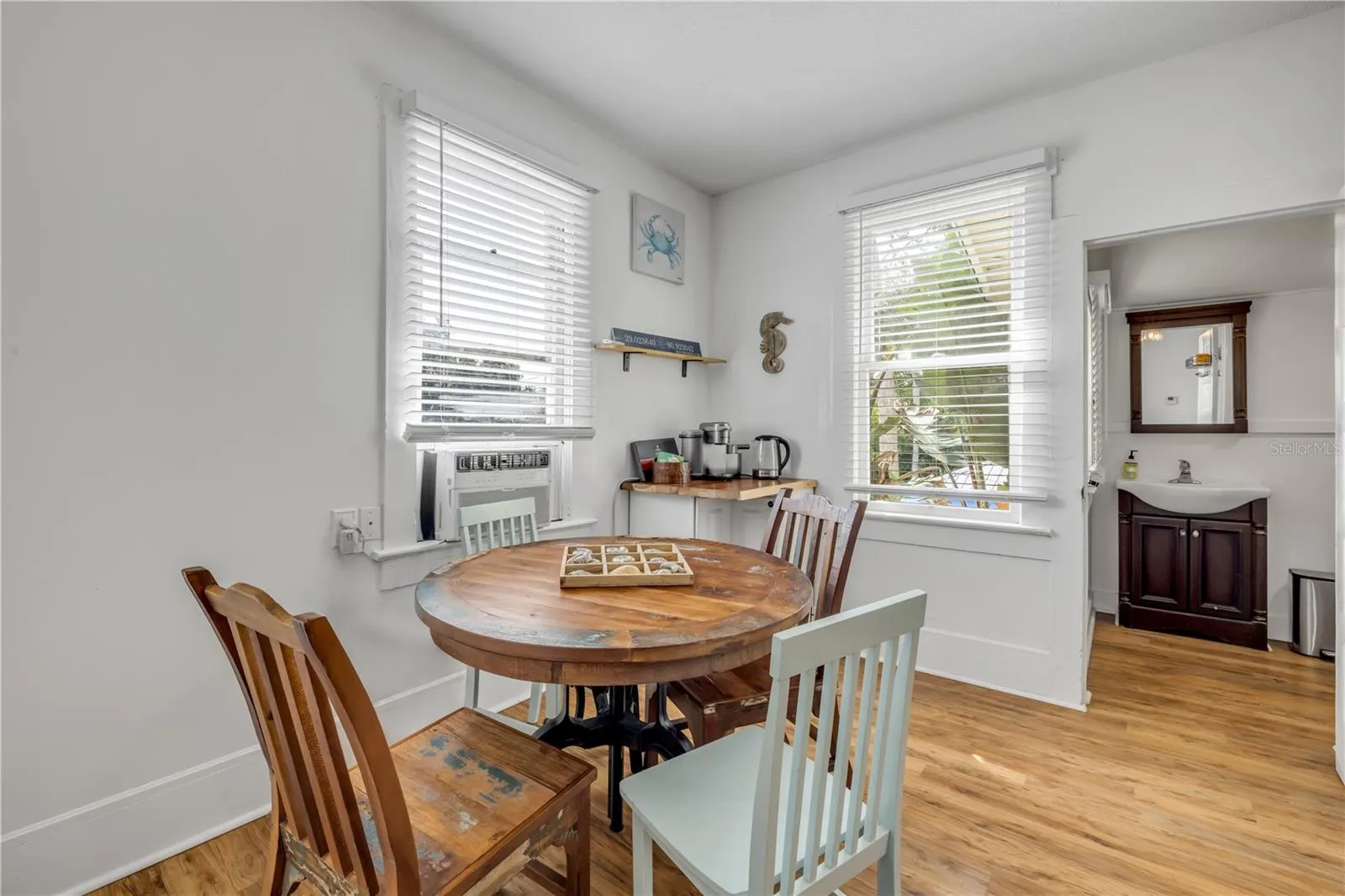 200 LIVE OAK ST