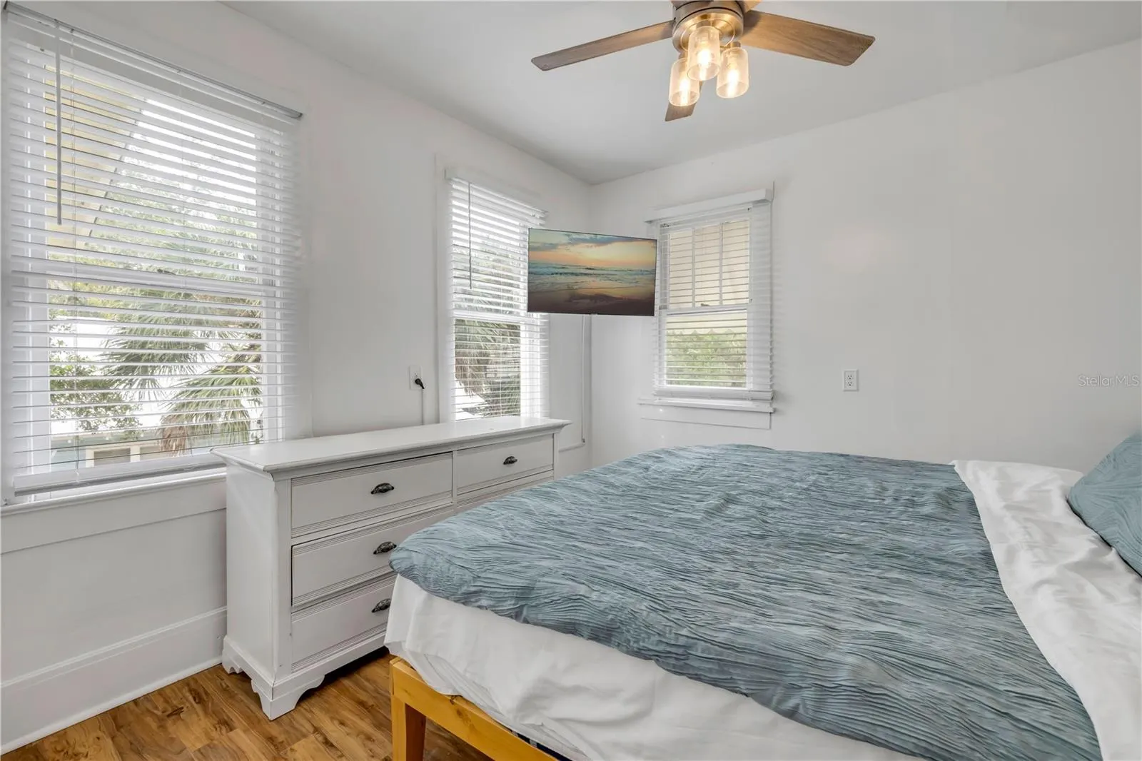 200 LIVE OAK ST
