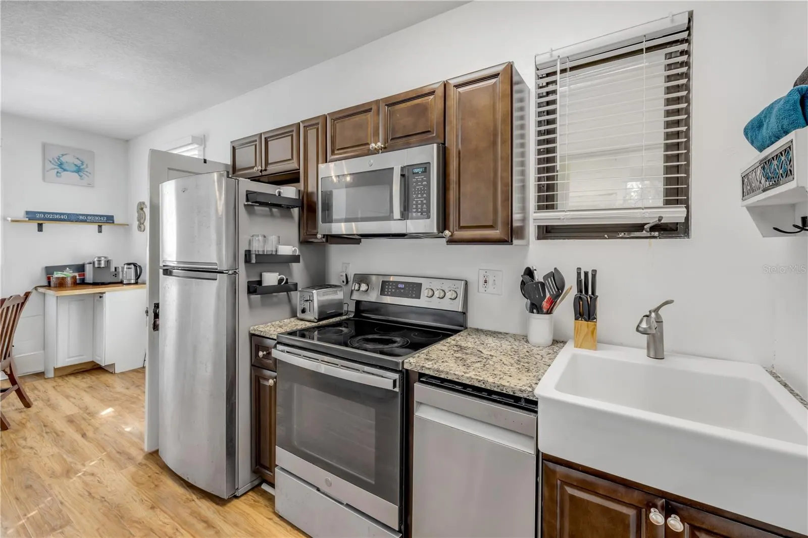 200 LIVE OAK ST
