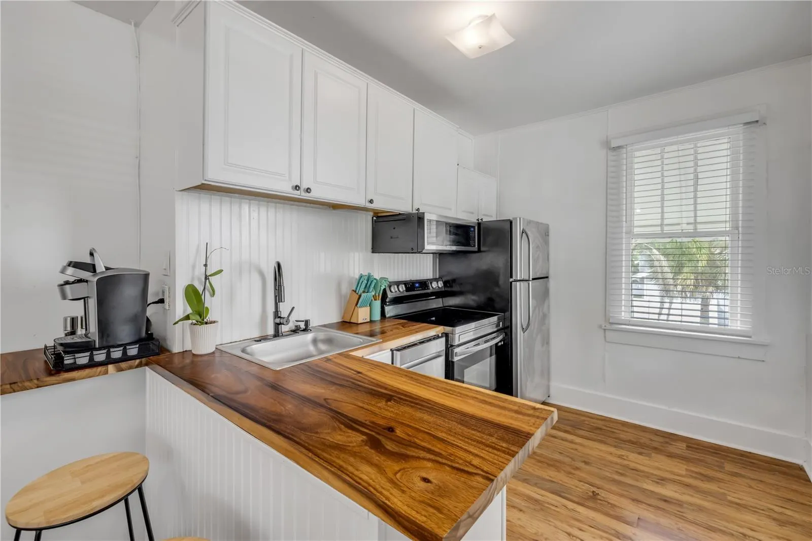 200 LIVE OAK ST