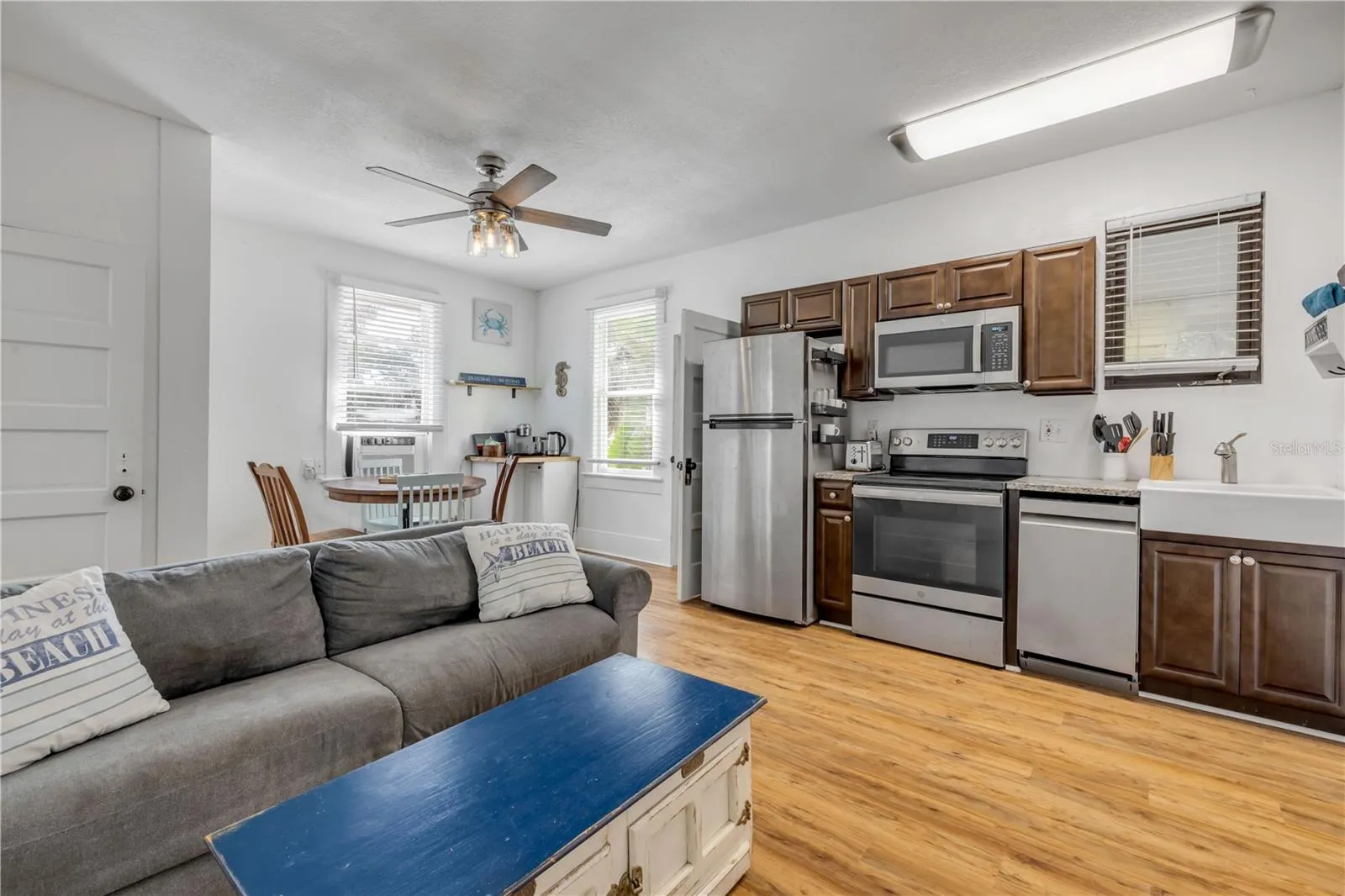 200 LIVE OAK ST