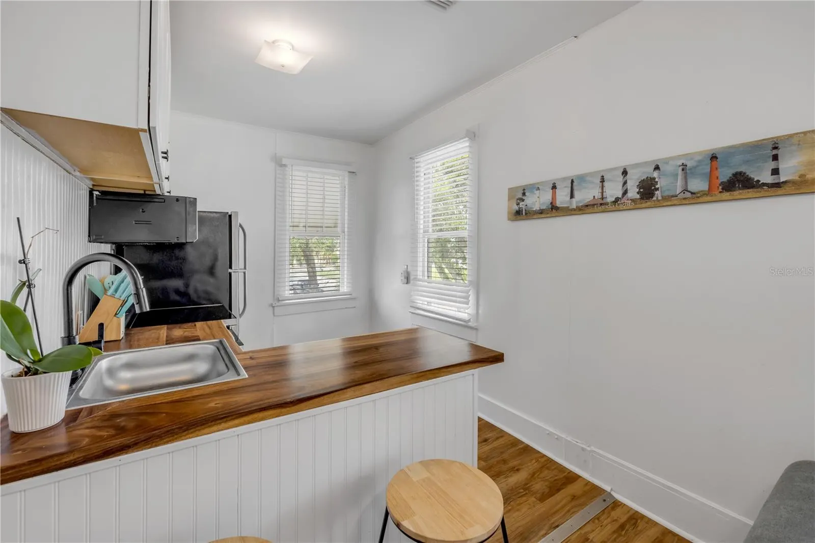 200 LIVE OAK ST