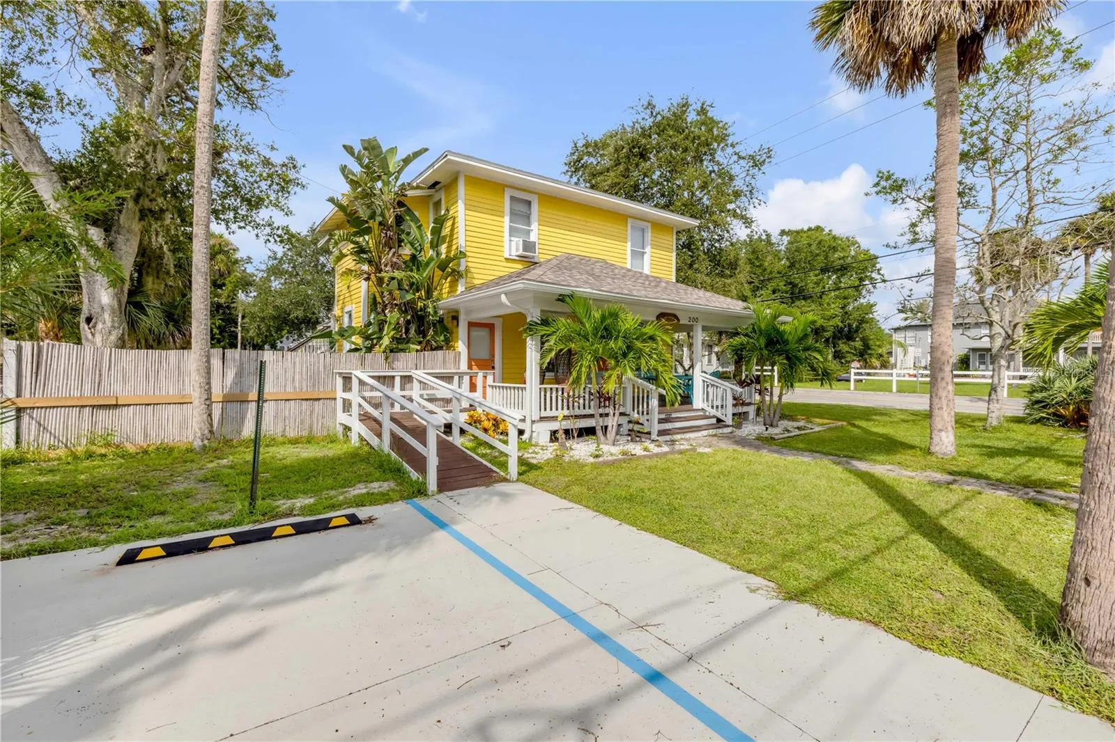 200 LIVE OAK ST