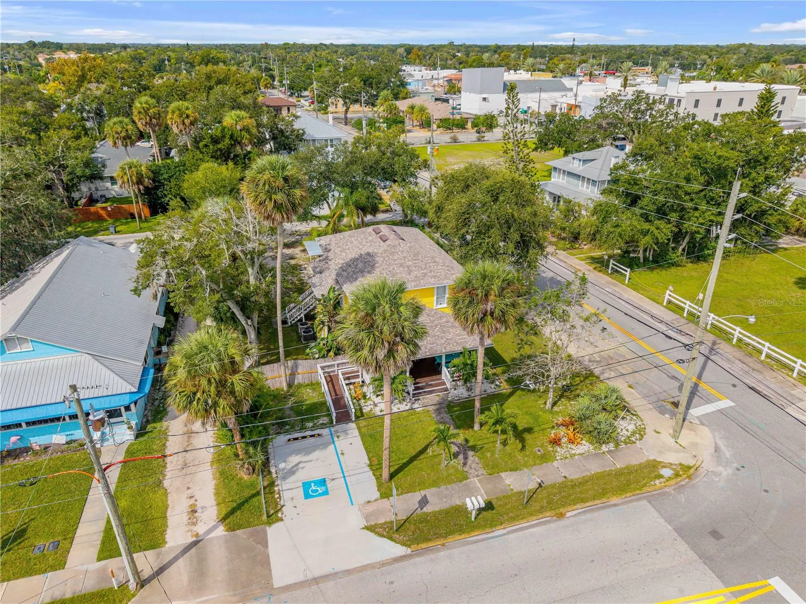 200 LIVE OAK ST