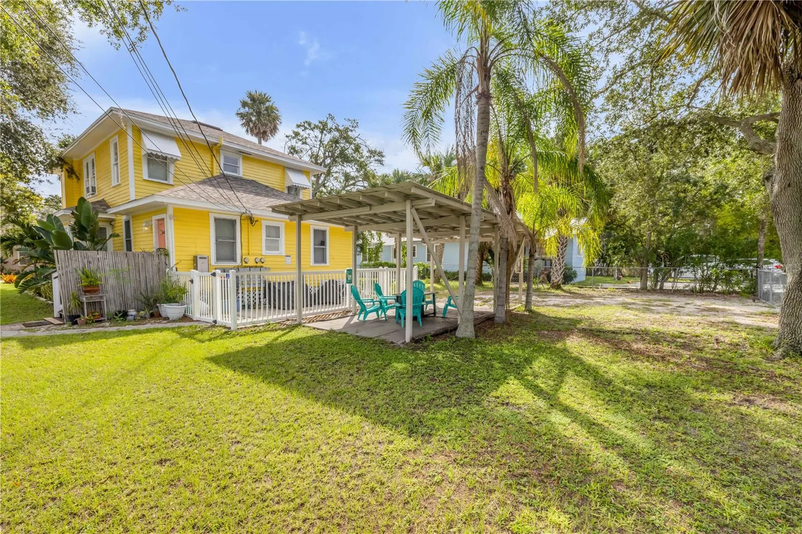 200 LIVE OAK ST