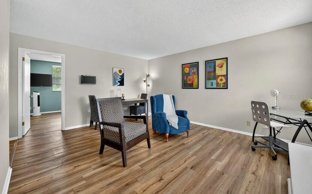 1667 E SHANGRI LA DR